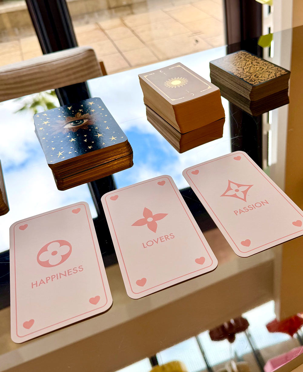 Cartes personnalisées "Happiness, Lovers, Passion" pour un événement Louis Vuitton